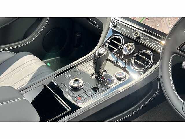 18:Bentley Continental GT Black Edition V8 Hybrid, Coupe, Glacier White, Bentley Birmingham